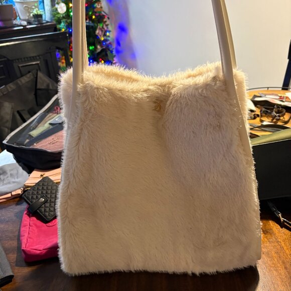 VS faux fur tote - Picture 3 of 5